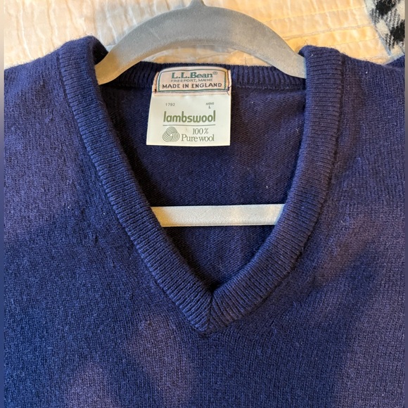 L.L. Bean Other - L.L. Bean Men's V-Neck Lambswool Sweater - Navy - Classy & classic!